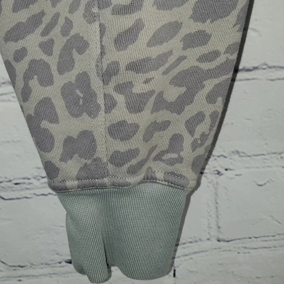 Nike Training Dri-FIT Oversized Leopard Print Cropped Hoodie Size M - Picture 3 of 13